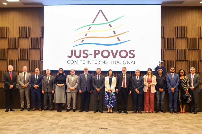 Comitê do Jus-Povos reunido no TJMG para celebrar a nova gestão - Foto: Veronica Manevy/TCEMG